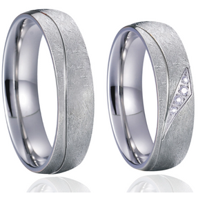 Ehering Titan mit Zirkonia Steinen